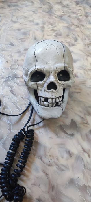 Домашний телефон череп