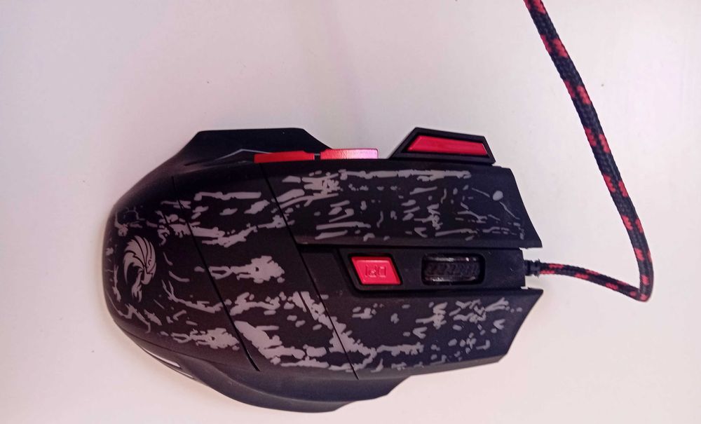 Продавам геймърска мишка HXSL +RGB.