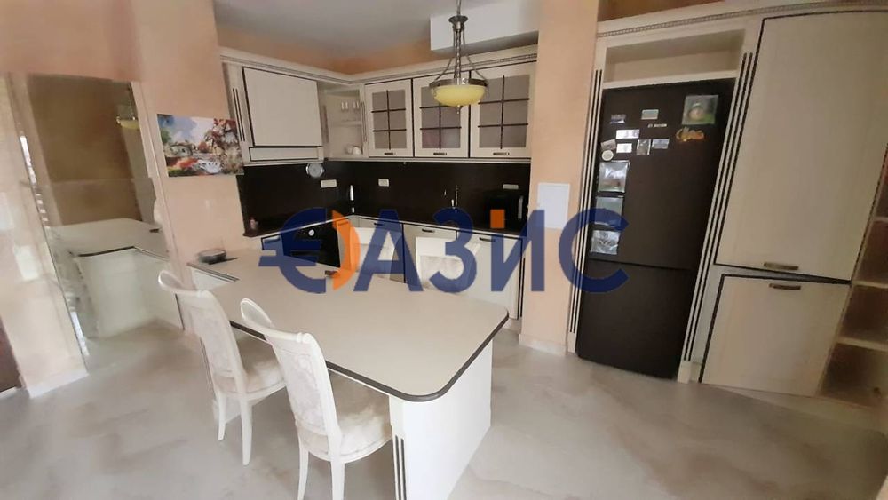 Продава се Многостаен апартамент в Свети Влас - 206 кв.м за 773 €/кв.м - Снимка #2