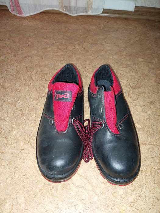 Строительные кроссовки