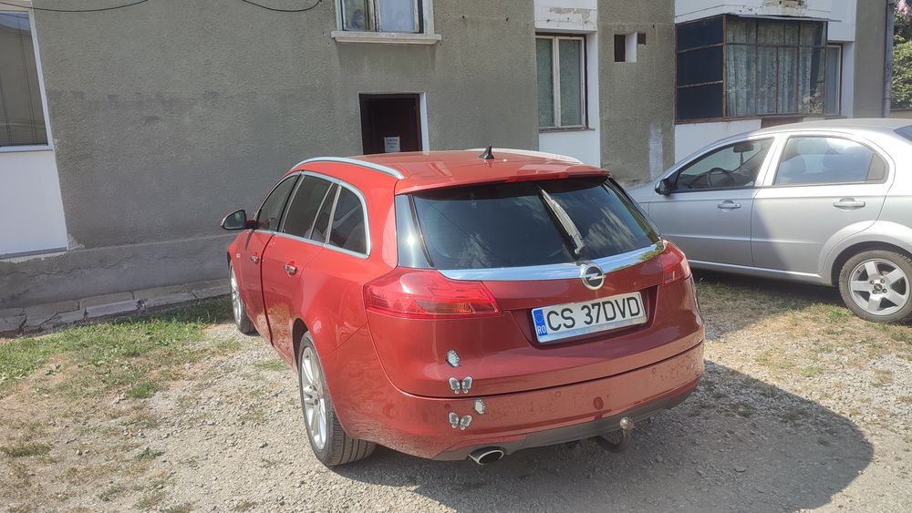 Vând Opel Insignia