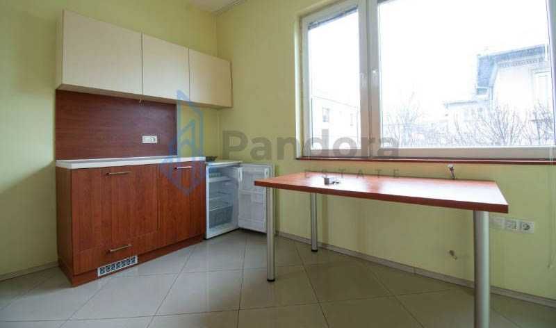 Дава се под наем Тристаен апартамент в София, Център - 87 кв.м за 475 € - Снимка #1