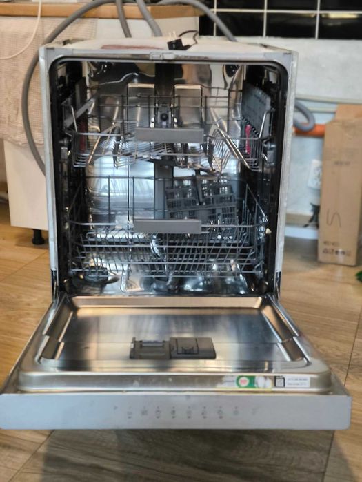Съдомиялна машина Bauknecht OBUC Ecostar 5320, инокс, за монтаж под кухненски плот.