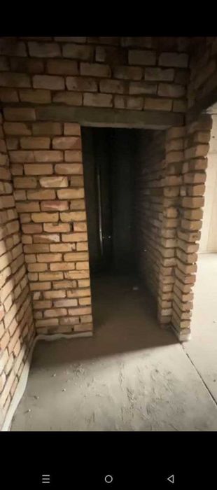 Nuravshon chorraxasida  1 xonali 4 etaj kvartira sotiladi