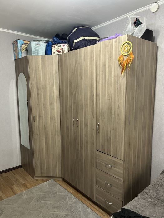 Продам угловой шкаф