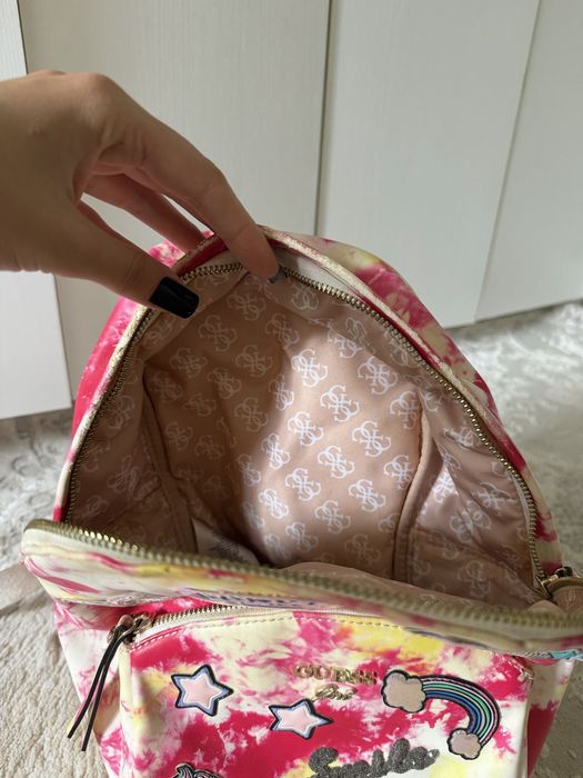 Продам оригинальный рюкзак GUESS