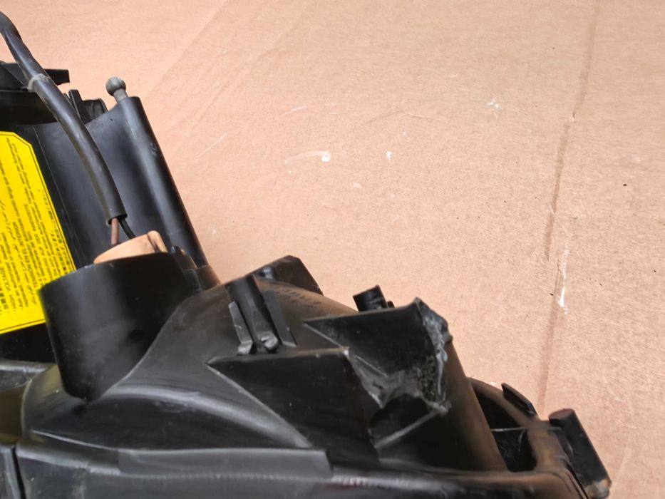 Десен фар за Mitsubishi Outlander 2 Xenon Facelift