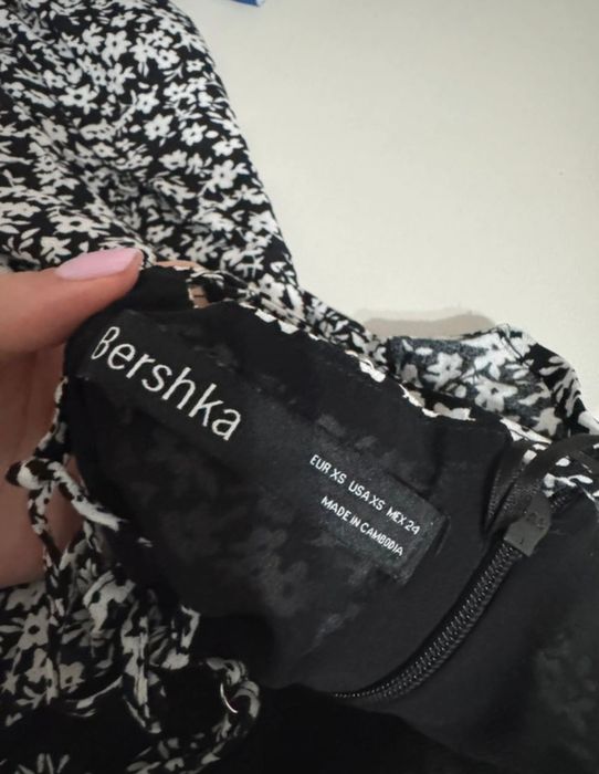 Vând rochie Bershka Mărimea xs