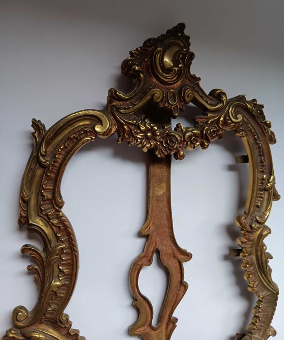 Ramă foto sau o ramă pentru oglindă de masă vintage din bronz masiv, Stil Rococo sau Art Nouveau, Dimensiune 44 cm, veche de colectie
