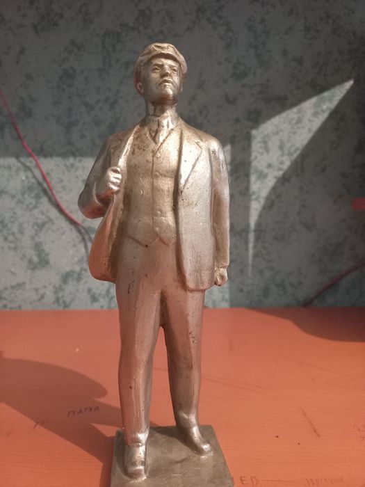 Продам статуэтку