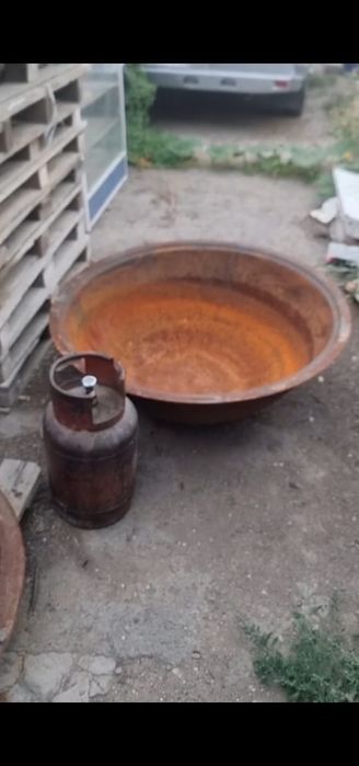 Продам 2 тай казана чугунные