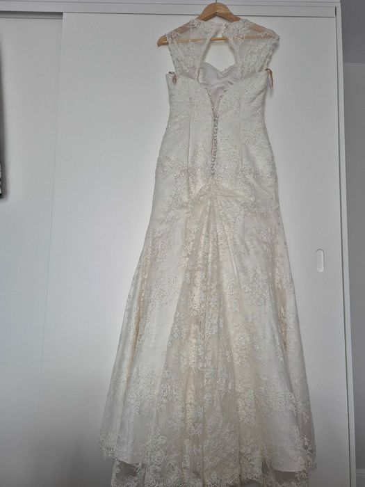 Rochie de mireasa batuta in pietre