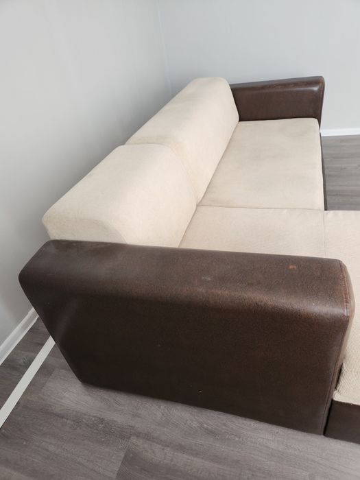 Диван в бежово и тъмно кафяво