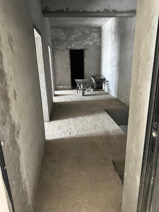 5 xonali kvartira sotiladi