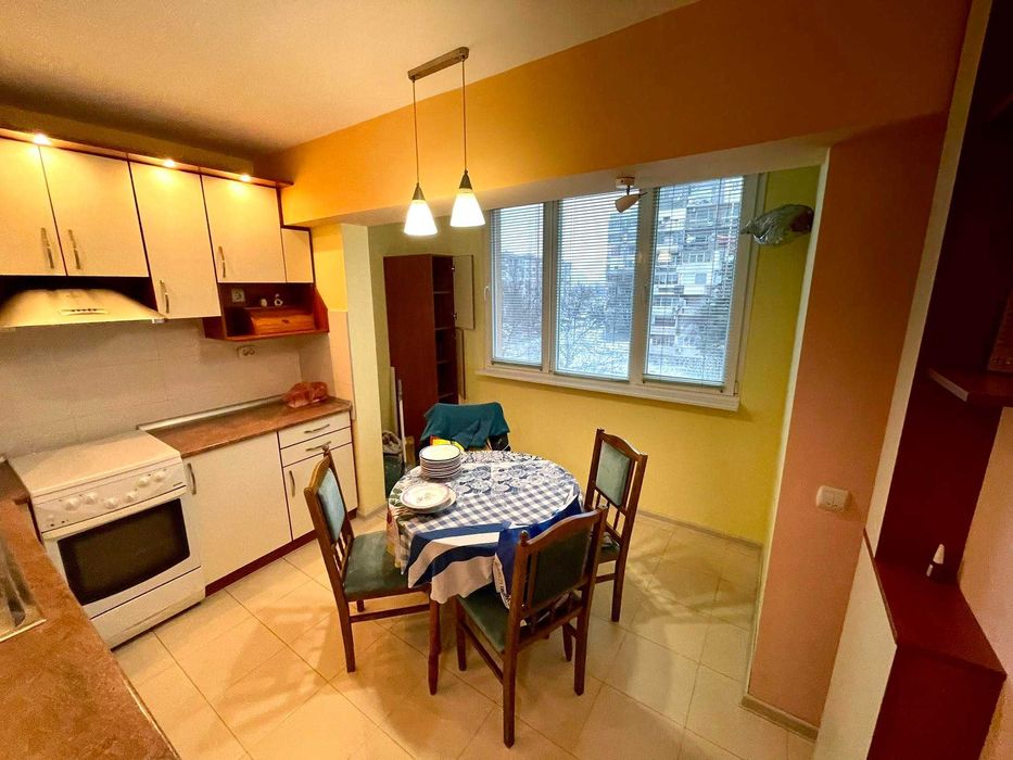 Дава се под наем Двустаен апартамент в Бургас, Изгрев - 63 кв.м за 204 € - Снимка #1