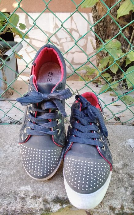 Обувки и сандали