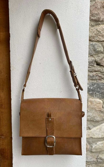 Ръчно шита чанта от естествена кожа
