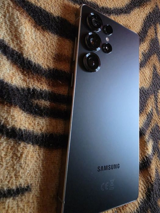 Продавам Samsung S25 ultra 512GB