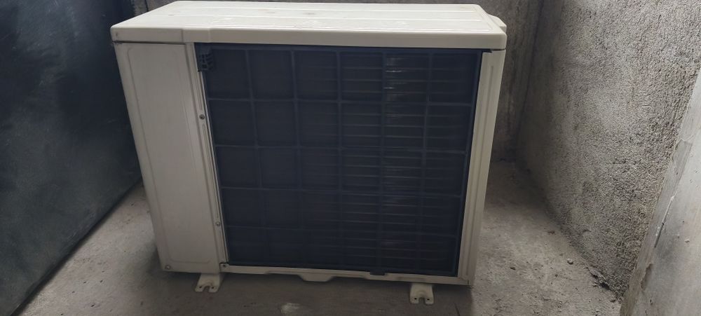 Продавам климатик на части