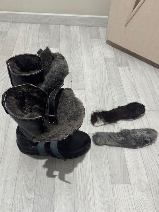 Кыскы аяк кийм сатылады