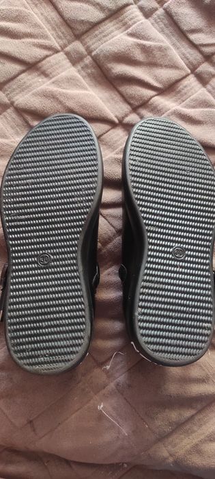 Продаю туфли для девочки