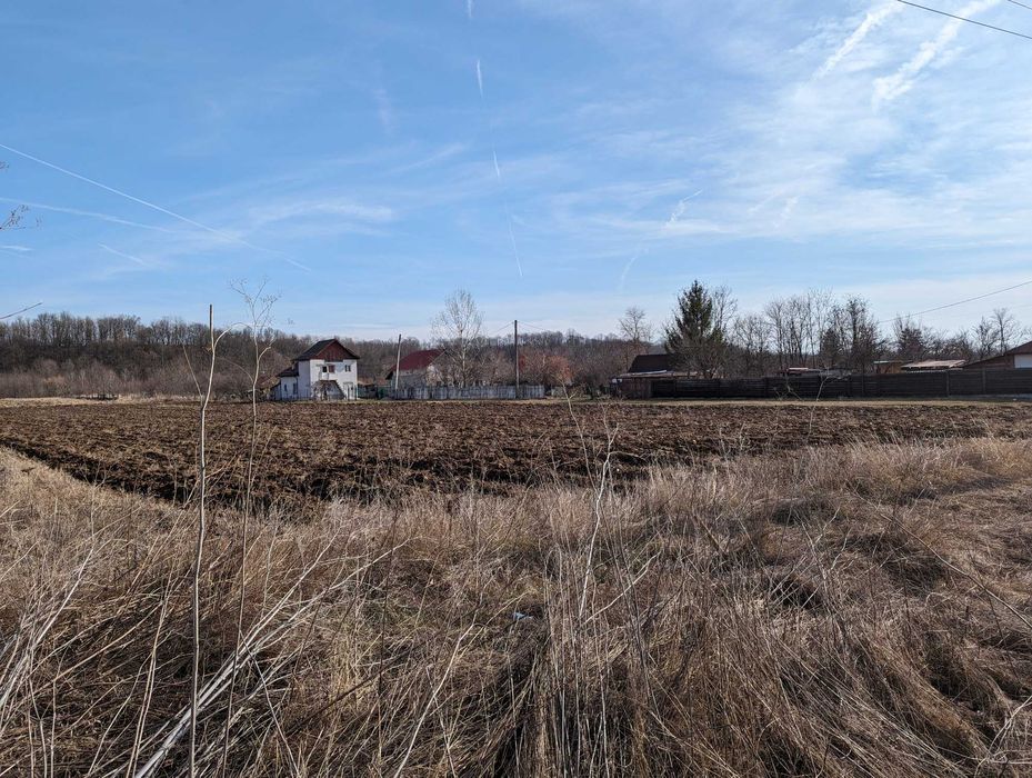 Vand teren in Brosteni cu deschidere 55ml la DN65