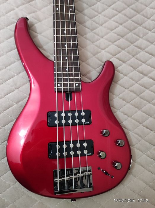 Бас гитара Yamaha бас-гитара TRBX305 CANDY APPLE RED красный