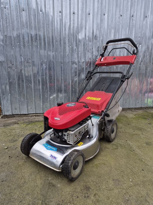 Mașină de tuns iarbă gazon