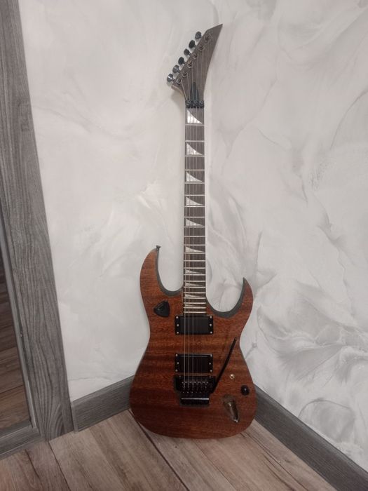 Продам электрогитару