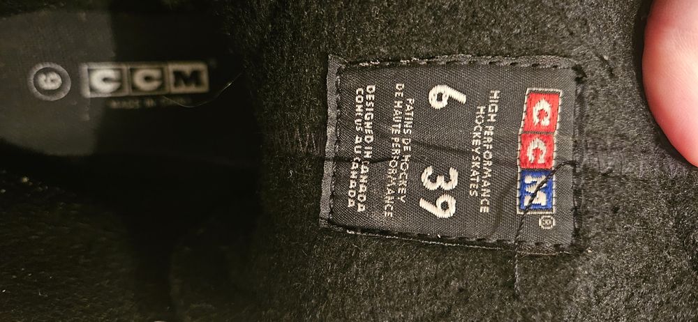 Продам коньки CCM