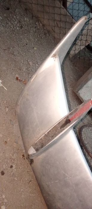 Продам спойлер требует ремонта