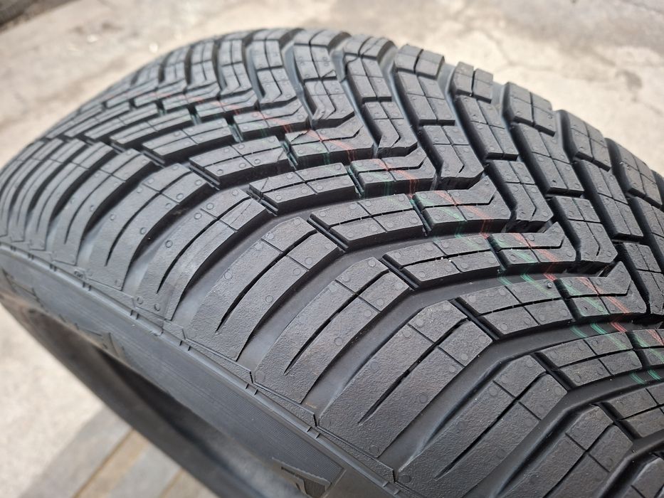 1бр. Нова 215/55/17 Continental All Season Contact