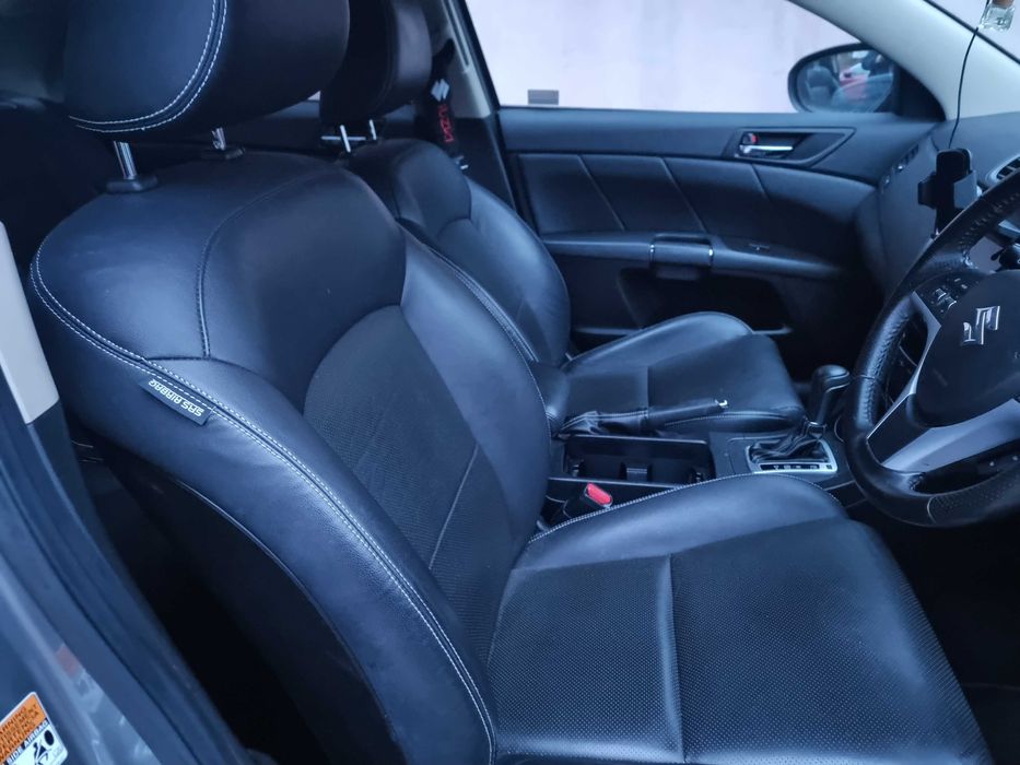 Продавам Suzuki Kizashi 2012 Auto petrol. 2.4cc 220hp. AWD/2WD