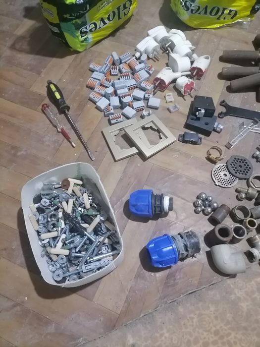 Продам болты шурупы