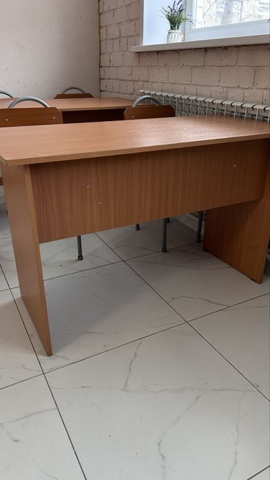 Парты и стулья школьные