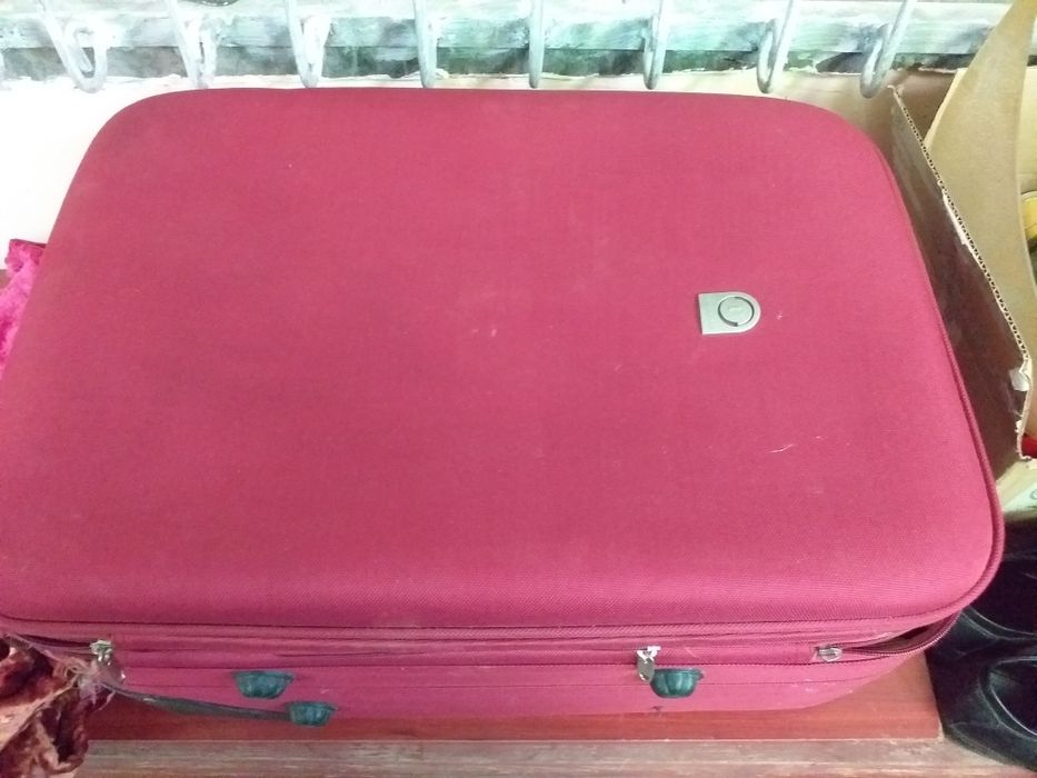 Продам чемодан большой