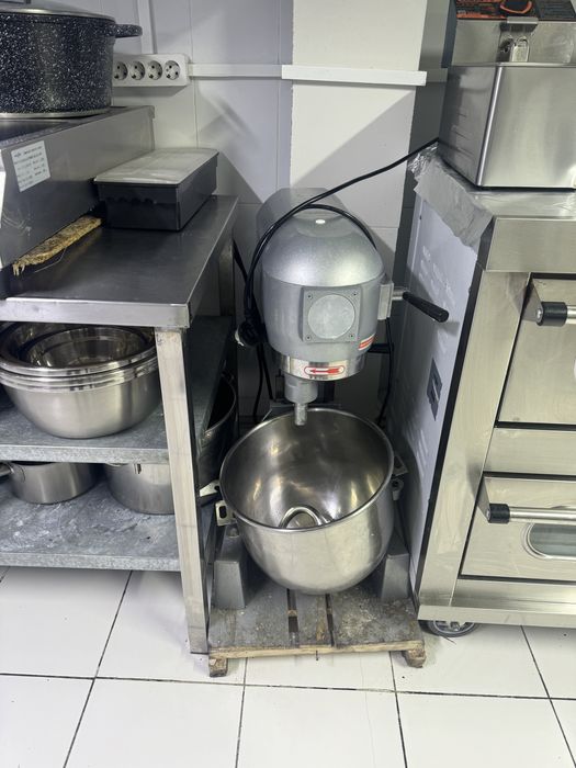 Продается кухонная аппарататура , пицца печь