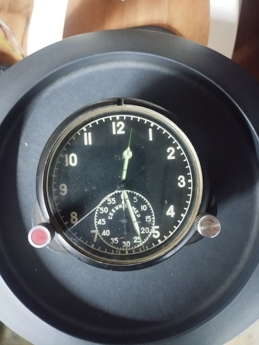 Часы авиационные продам.