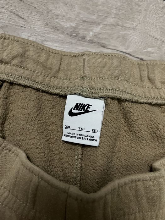 Дрехи на Nike и Lacoste