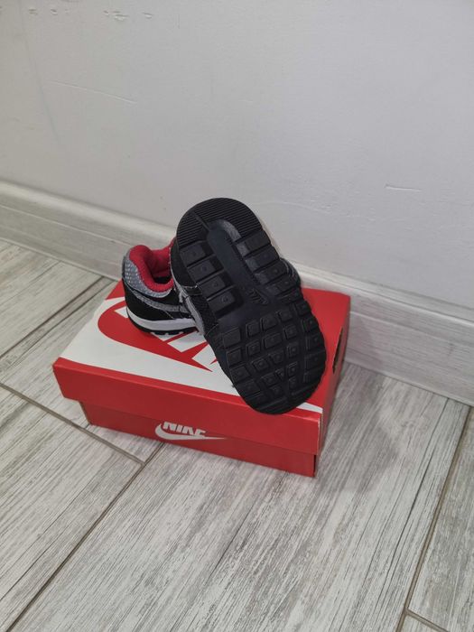 Маркови бебешки обувки.