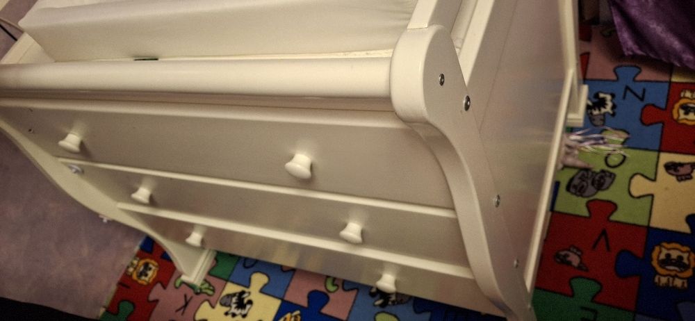 Patut copil cu saltea si masa de schimbat scutece