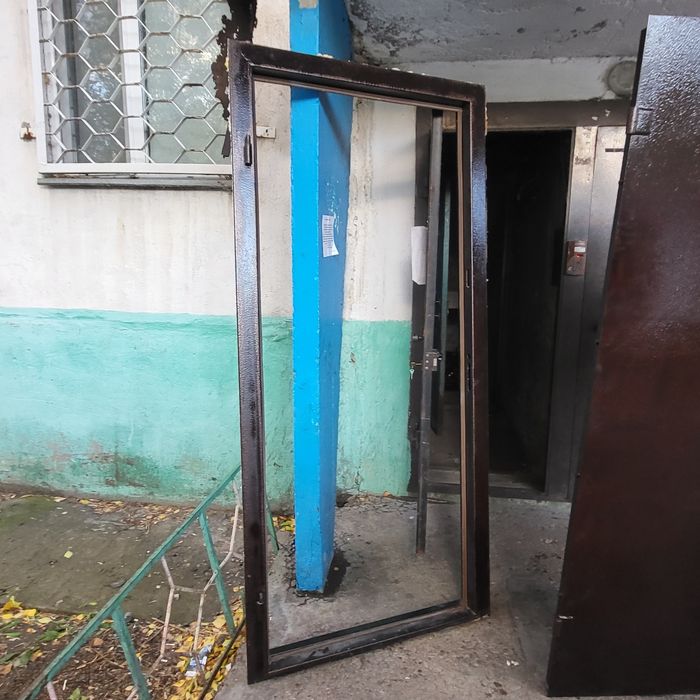 Продам дверь входную