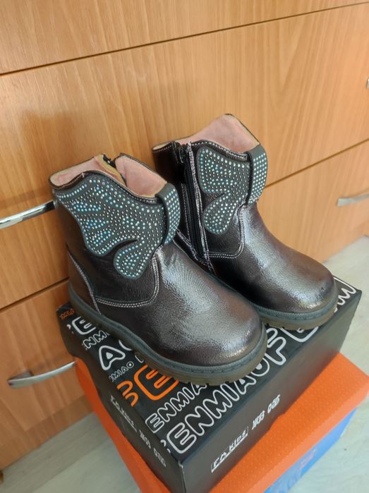 Продам детскую обувь