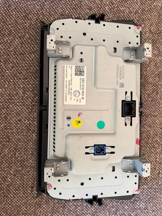 Продавам дисплей за Шкода Октавия 3