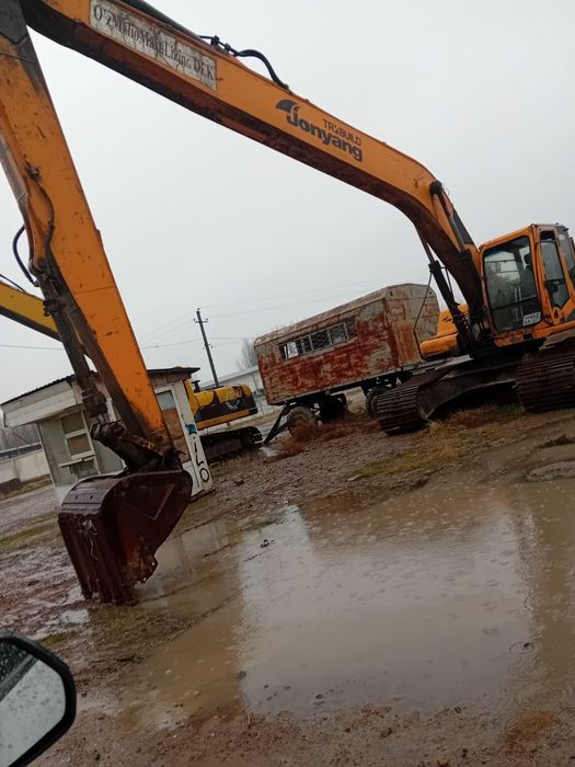 Продаётся экскаватор гусеничный Жунянг