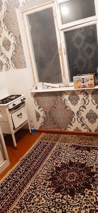 Сдается 1 ком кв в Чирчике 1 мкн 2 этаж рядом школа садик