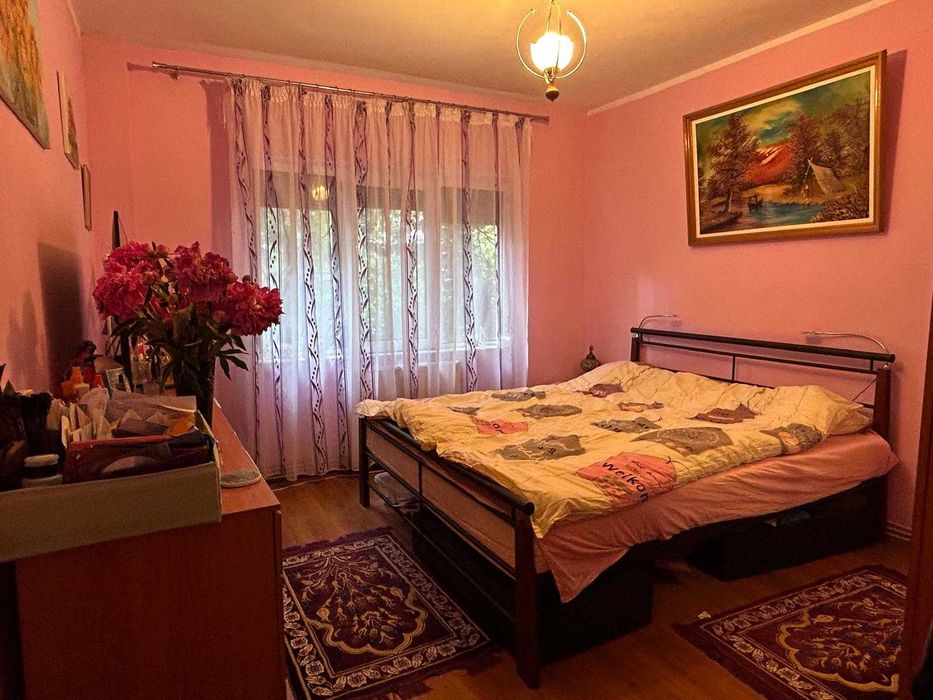 Vând apartament 4 camere