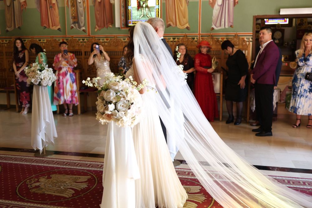 Vand gentuta, pantofi si voal de mireasa.