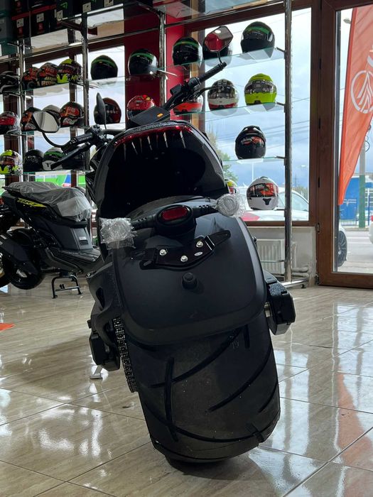 Motocicleta Benda LFC 700 (676cc, 80cp, 4T-4 in linie, roata 310mm)