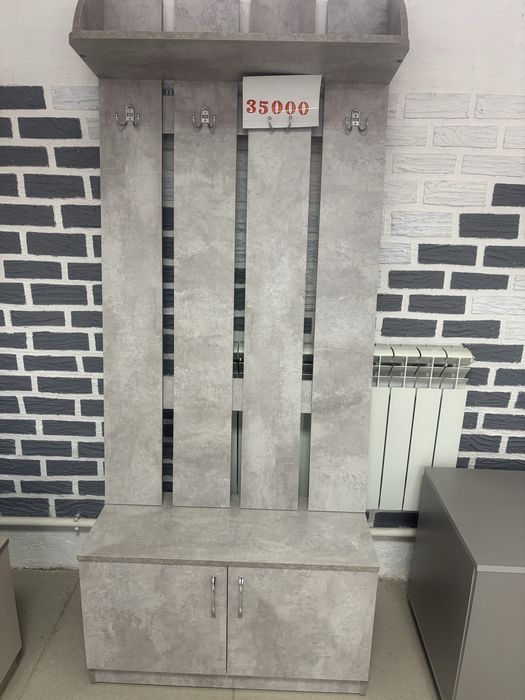 В наличии прихожие